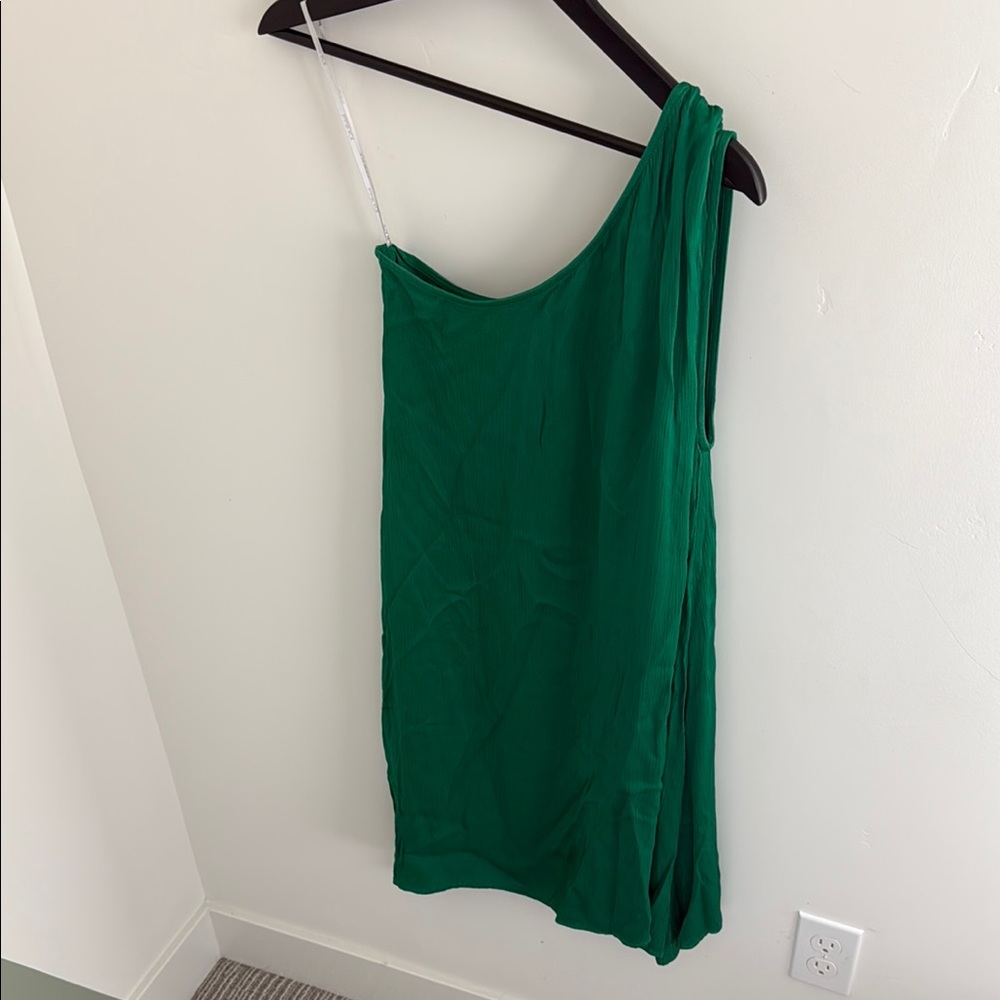 Silky Green One-Shoulder Dress🐍